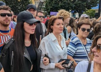Përdhunimi i 11-vjeçares, ish-presidentja e Kosovës dhe Dafina Zeqiri në protestë (FOTO)