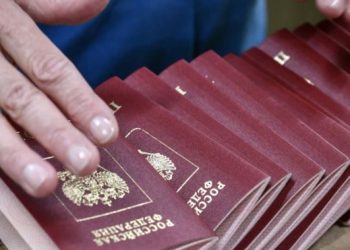 Rusia pezullon lëshimin e pasaportave biometrike
