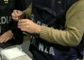 Shtirej si roje plazhi në Itali por trafikonte drogë, arrestohet 25-vjeçari shqiptar