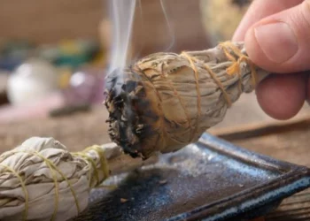 Ja si të pastroni veten tuaj dhe shtëpinë nga “magjitë”