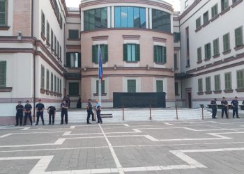 Vdekja tragjike e Jonadës/ Qytetarët në protestë për herë të dytë, policia rrethon Ministrinë e Brendshme