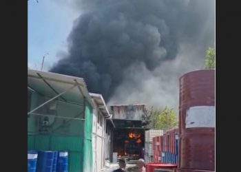 E FUNDIT/ Zjarri në fabrikën e sfungjerëve, asfiksohet një prej punëtorëve