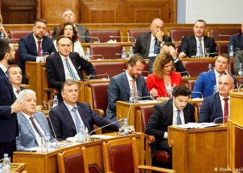 Qeveria që mbijetoi vetëm tre muaj e gjysmë, çfarë e rrëzoi Abazoviçin nga pushteti