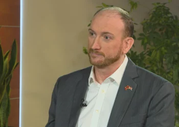 “Valë e dytë deri në fund të vitit”, ambasadori britanik: Do ketë ‘non grata’ të tjera