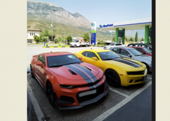 Tentuan të futen në uzinë dhe plagosën ushtarët, momenti kur rusët arratisen (VIDEO)