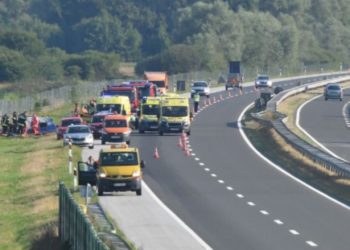 Përgjaket autostrada/ Autobusi del nga rruga, ndërrojnë jetë 11 persona