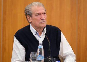 Berisha thirrje qeverisë: Rrogat e mësuesve duhet të ishin rritur 3 herë