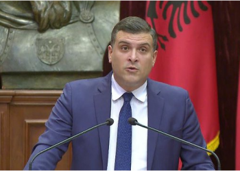 “Babëzia s’ka limite”, Blushi reagon për shpërdorimin e parave nga drejtori i OST-së për kozmetikë