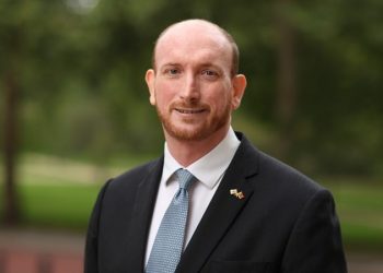 Ambasadori britanik paralajmëron: Do të ketë “non-grata” të tjerë, valë e dytë…