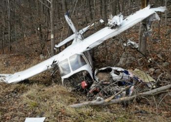 Tragjike/ Rrëzohet aeroplani në liqen, vdesin 2 turistë