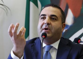 Atentat ndaj deputetit italian, autorët qëllojnë me armë zjarri