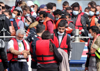 Numër rekord emigrantësh ilegal/ Policët shqiptarë vendosen në Angli, ja çfarë pritet të ndodh