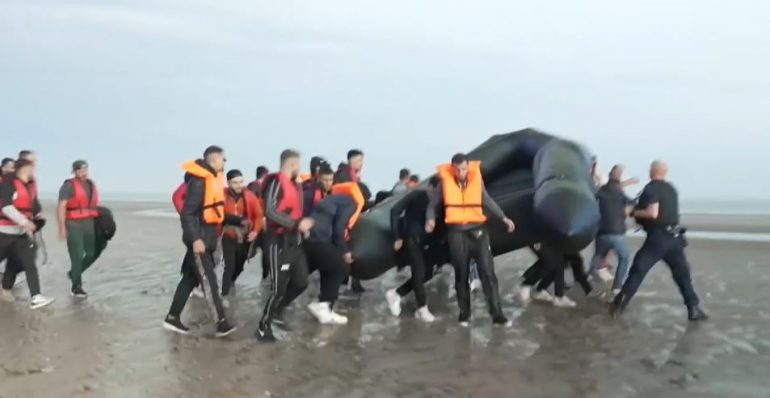 Ec se e çanë ata or ti”/ Dështon përpjekja e shqiptarëve për të ikur në  Angli, policia franceze u…(VIDEO) – 27.al