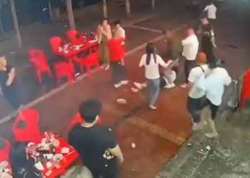 Goditën me shkelma dhe grushte 4 gra, arrestohen 28 burra (Video)