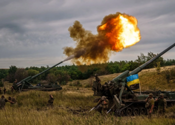 Video/ Ukraina nis ofensivë në jug të vendit, bombardojnë fabrikën ku rusët riparonin tanket