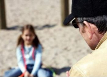 Gjen në celularin e së bijës foto sek*suale/ Si u zbulua pedofili që mashtroi 24 të miturat