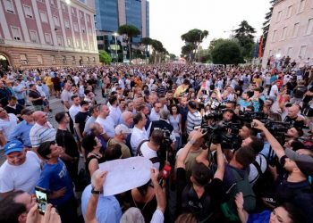 Sot për protestë të fuqishme/ Berisha: Rama arrogant mbron Kumbaron dhe Çuçin