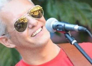 E rëndë/ Pema bie mbi taksinë në lëvizje, ndërron jetë drejtuesi