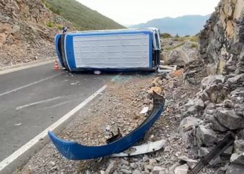 Ndodh në Tiranë, plehrave u vihet flaka mes pallateve