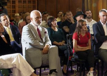 Rama “lëshon” gojën në ceremoninë e Luiza Gegës: Tallje trapistë…