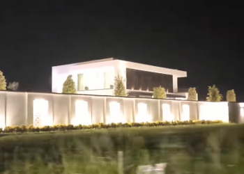 U tha se ishte sekuestruar, gazetari Qyno publikon videon: Vilës së Gentian Sharrës asnjë dritë nuk i është fikur 