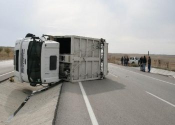 Tre aksidente me vdekje në pak orë, humb jetën shoferi që u përplas me trafikndarësen