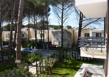 Maskat terrorizojnë pushuesit në Gjirin e Lalëzit. Grabisin disa vila teksa njerëzit ishin në gjumë