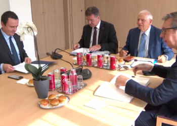 Përfundon raundi i parë i takimit mes Kurtit dhe Vuçiç, i pranishëm edhe Escobar