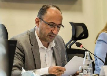 Ministrit shqiptar i vjedhin makinën zyrtare, hajduti kapet duke hyrë në Shqipëri