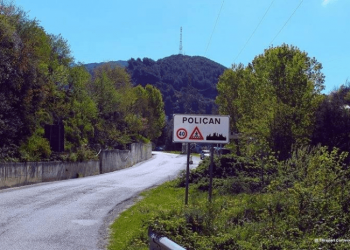 Pas Gramshit, katër të huaj kapen duke fotografuar uzinën e armëve në Poliçan