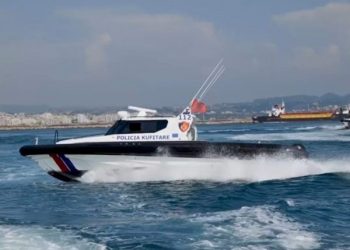 Turistja australiane lëndohet te “Gjiri i Filikurit”, transportohet drejt spitalit