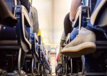 “Çmendet” turisti, ndez cigare në avion dhe sulmon stafin