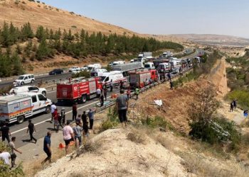 Aksident i frikshëm në Turqi, autobusi përplas për vdekje 16 persona