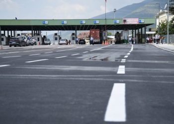 Drogë e emigrantë të paligjshëm, arrestohen 3 persona në Vërmicë