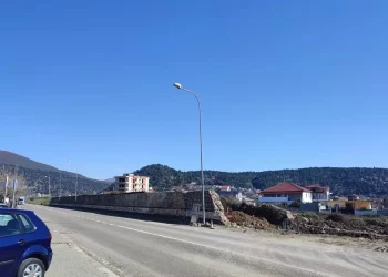 50 vite pa asnjë investim/ Banorët e Elbasanit: Këto janë punime elektorale, mos të…