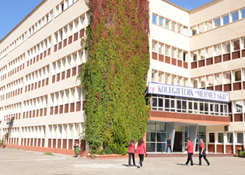 Rama bëhet zyrtarisht “skllav” i Erdogan, fillon mbyllje e kolegjeve turke në Shqipëri