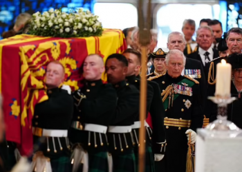 Mbretëresha në “udhëtimin e fundit”, ja fillimet e Mbreti Charles III si monark