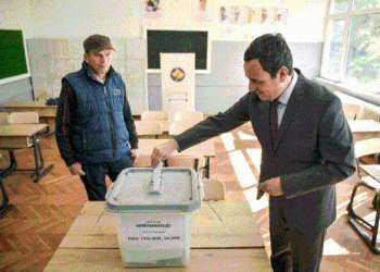 Në garë për kreun e LVV-së, voton Kurti: Gëzuar të gjithëve (VIDEO)