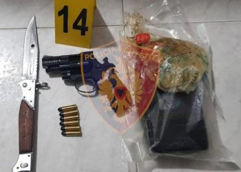 Me thikë dhe armë zjarri, arrestohet 44-vjeçari në Portin e Durrësit