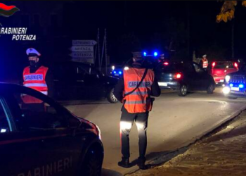 Fshihnin drogë në banesë, këta janë shqiptarët që drejtonin grupin kriminal në Itali (EMRAT)