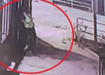 Çfarë po ndodh në Kosovë? Alpinistja publikon videon teksa dikush tenton ta puthë pa dëshirë