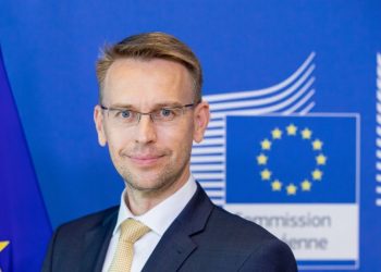 BE, “e shqetësuar” për forcimin e bashkëpunimit Serbi-Rusi