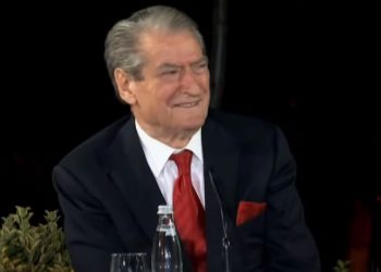 24-vite nga vdekja e Azem Hajdarit, Berisha tregon takimin në QS: Fjalimi që e…