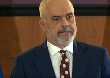 “Si nuk i ke parë kullat pa leje kur je kaq i gjatë”, Rama flet për debatin për ndërtimet pa leje