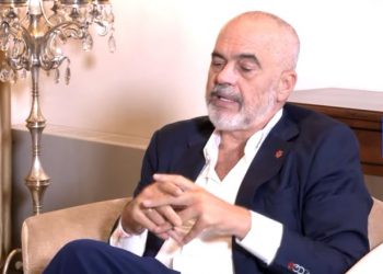 Rama ‘mburret’ në Serbi: Isha kryeministri i parë shqiptar pas 68 vitesh që vizitova Beogradin  