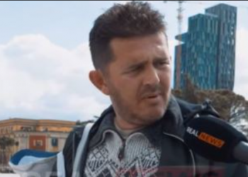 “Ikni nga ky vend”/ E punësuan pas videos virale, ministri i Ramës propagandë me rrogën e Ilirjan Sulit