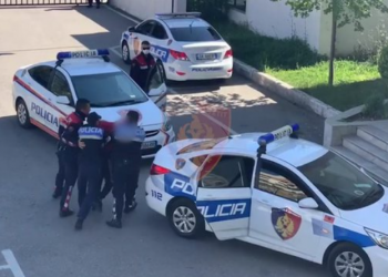 Tragjike/ Shoferi ndërron jetë teksa udhëton në makinë, detajet