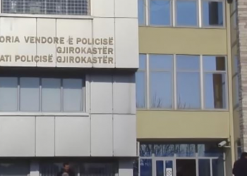 Transportonin emigrantë të paligjshëm, vihen në pranga 2 persona