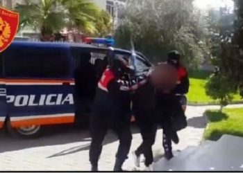 Emri/ U kap “mat” me bimë narkotike, në pranga trafikanti në Fier