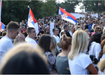 Tensionet në veri të Kosovës, Bërnabiç “lan duart” nga Mitrovica: Na intereson stabiliteti